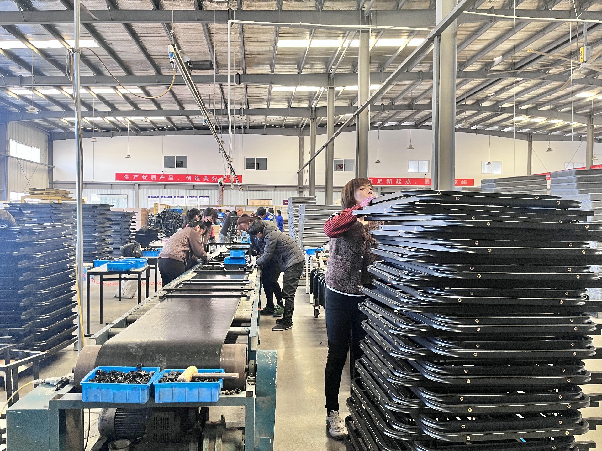 1761096289196745.jpg 装配流水线.jpg